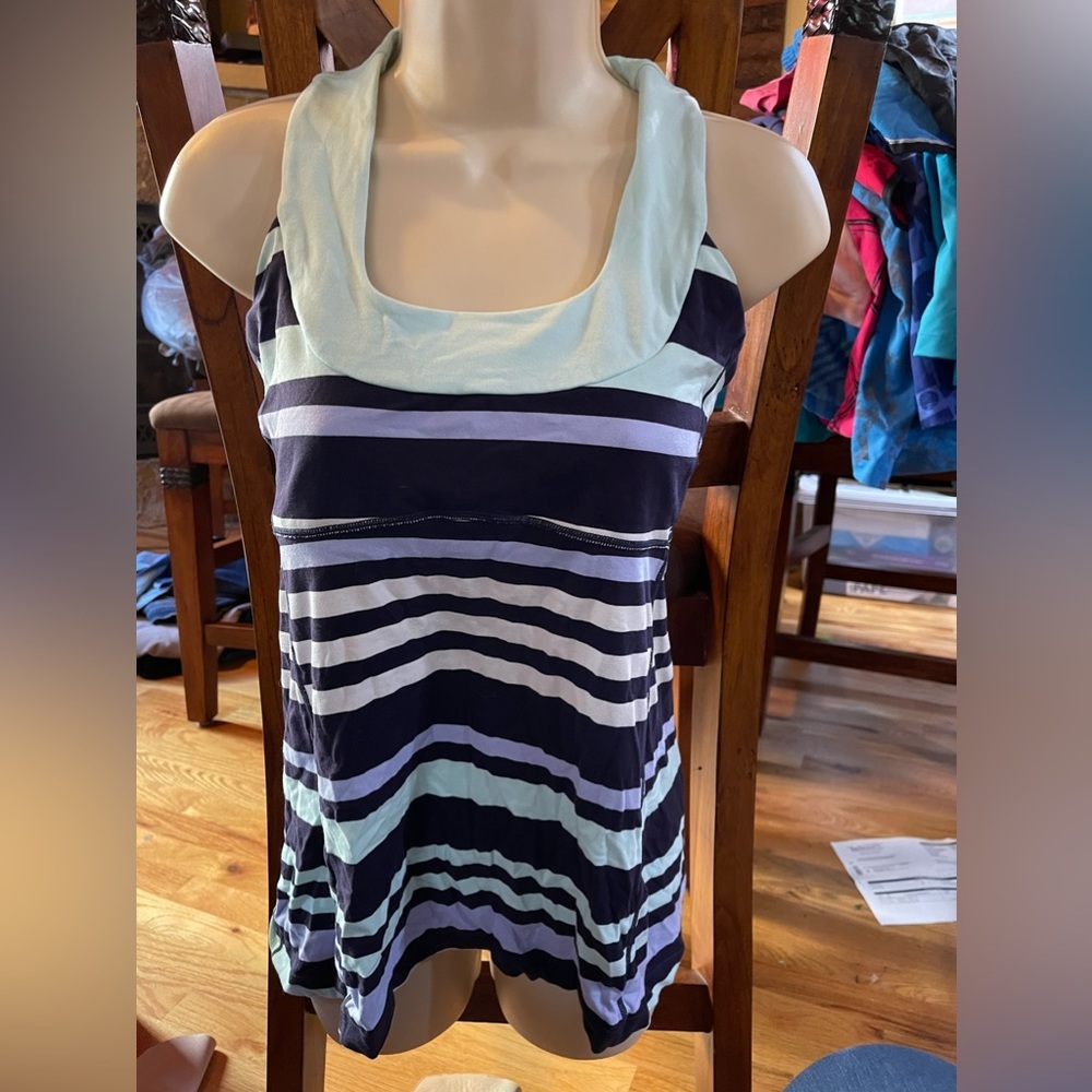 Lululemon flattering scoop tank T back top